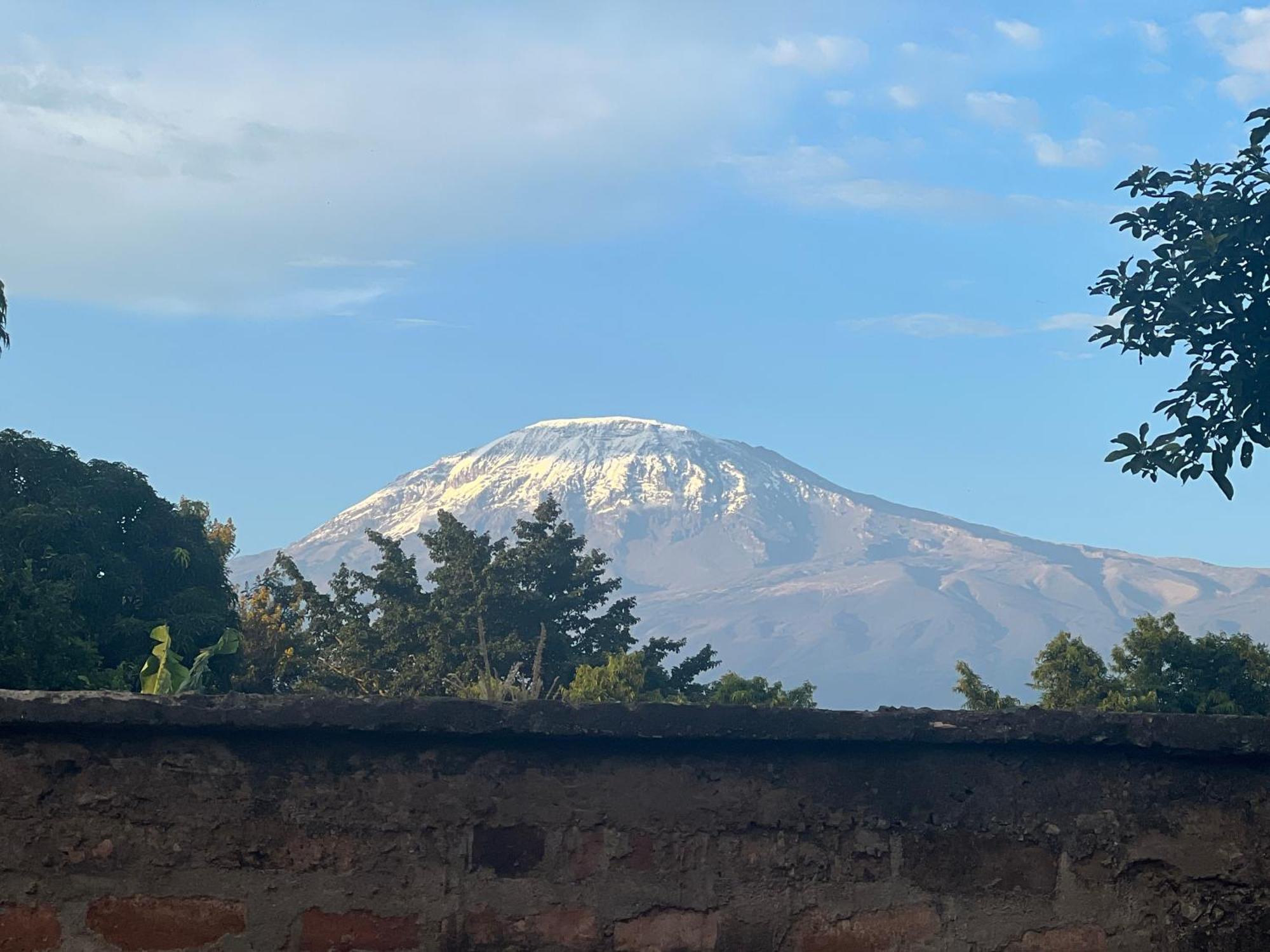 Kilimanjaro Trekcity Hostel โมชิ ภายนอก รูปภาพ